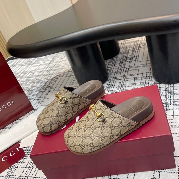 Gucci mule slippers in GG Supreme canvas - Picture 2 of 8